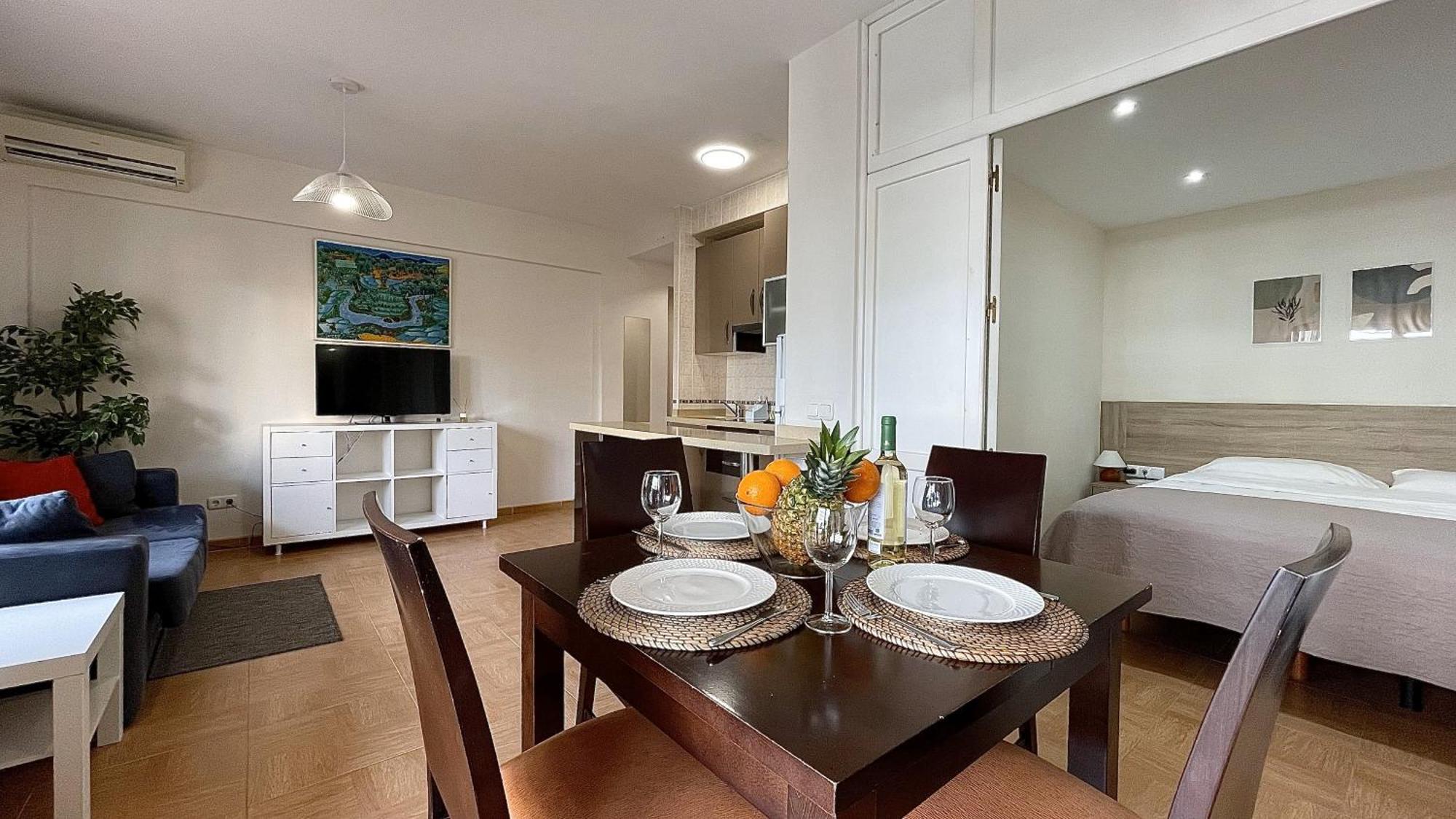 Beachfront 1Br Apartment In Center Of Marbella! Екстер'єр фото
